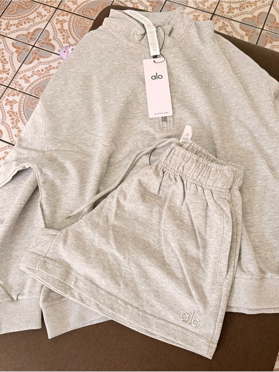 ALO Yoga Pants - ALO Yoga set Light Gray Athletic Shorts - Elastic Waist